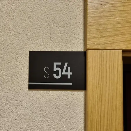 S54